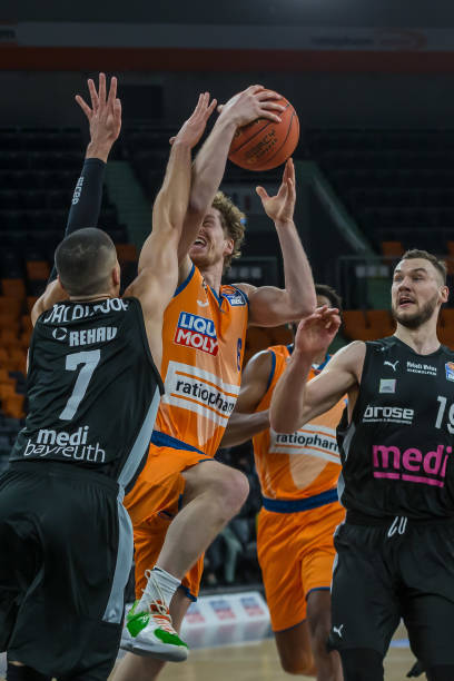 球队始终保 球队始终保